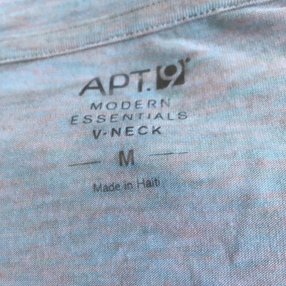 Apt. 9 Tops - Guc med Apt.9 tee shirt Apt. 9 Tops - Guc med Apt.9 tee shirt
